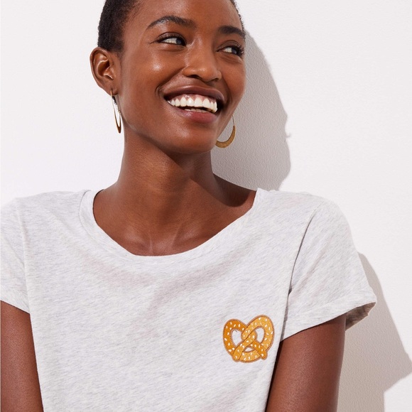 LOFT Tops - Loft pretzel patch embroidered tee